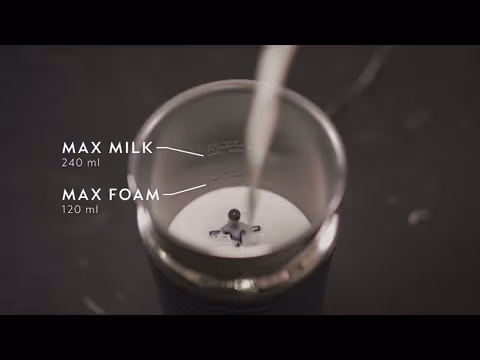 Vidéo de produit Nespresso Vertuo Essentials White Bundle 