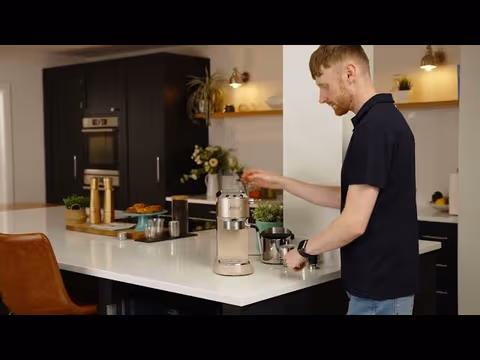 Video prodotto su Dedica Arte EC885.GY macchina per caffè espresso con portafiltro grigio 