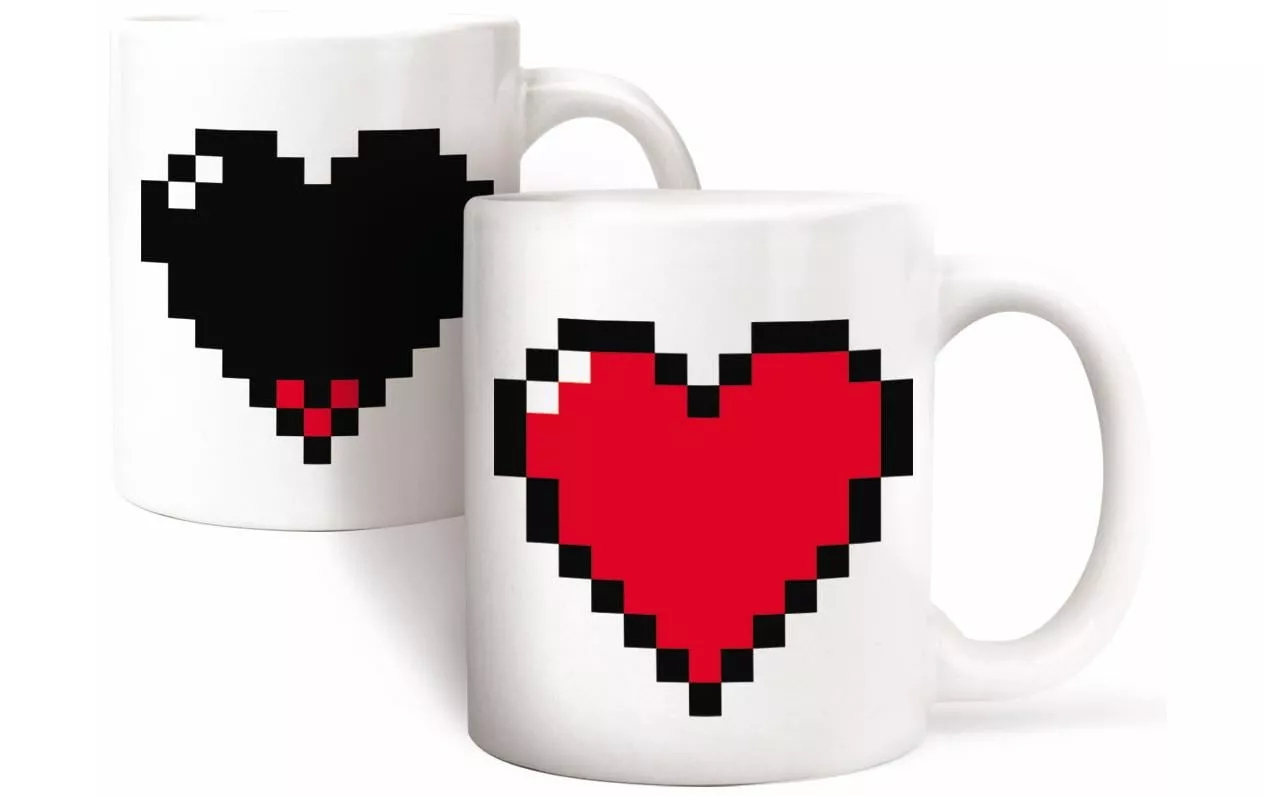 Tazza da caffè Kikkerland Pixel Heart con cambio di colore